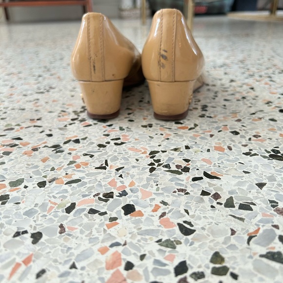 Tory Burch low heel. Size 8 - Picture 5 of 5